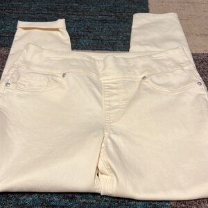 NWOT DG2 cream pull on jeans